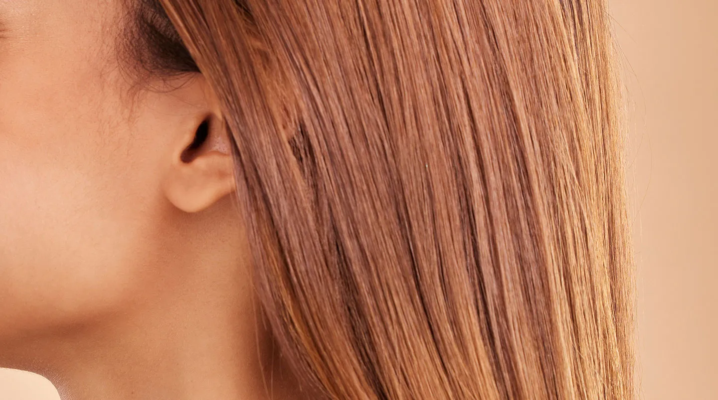 Vackert rödbrunt hår svall