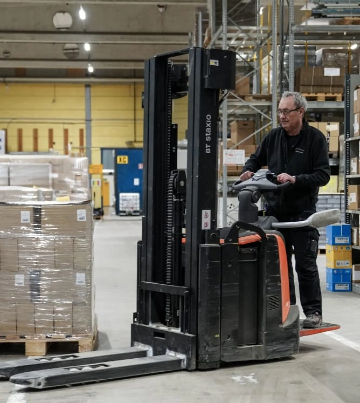 Truckförare på lager