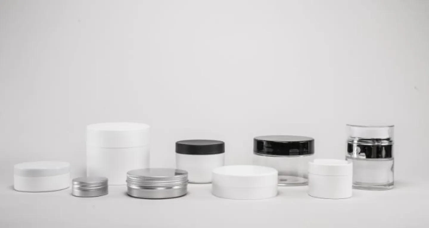 Olika typer av burkar för hudvård
