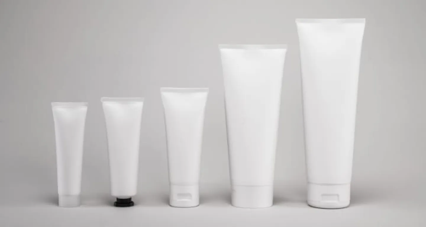 Plast och metalltuber för kosmetiska produkter