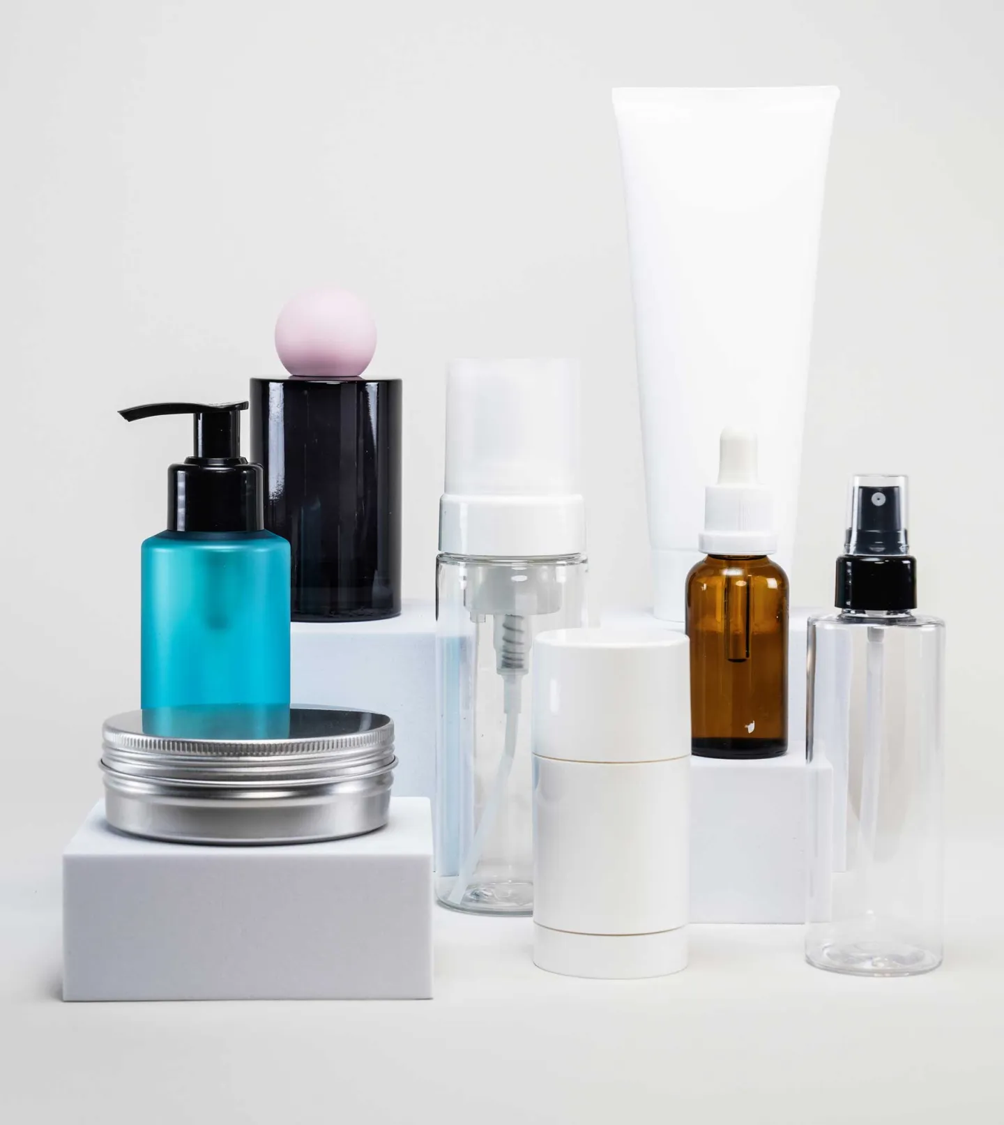 Blandade utformning på förpackningar i både spray, tub och pump